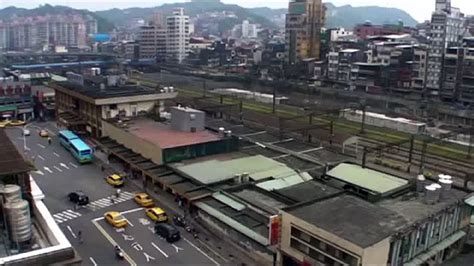 kapitbahay iniyot|Lalaking may asawa, hindi nakatiis na silipan ang natutulog na .